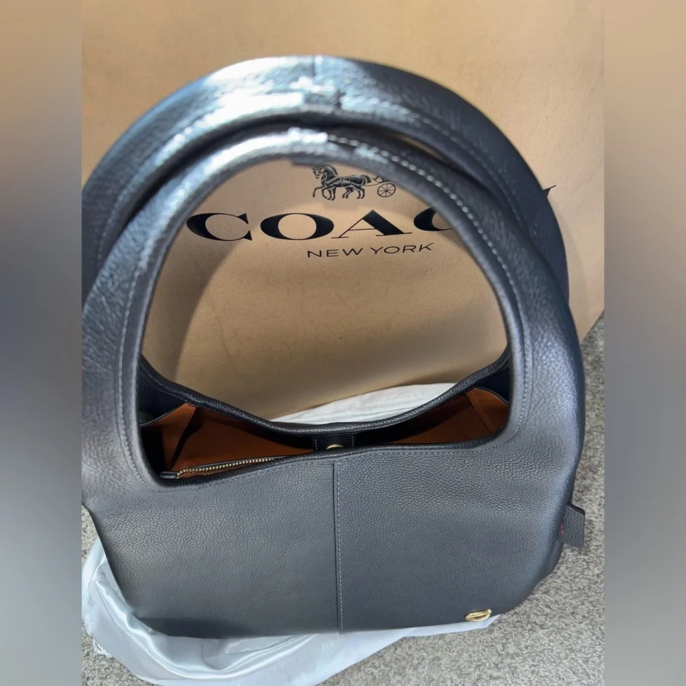 🔥Coach Lana Large Shoulder Bag🔥 - Picture 12 of 14